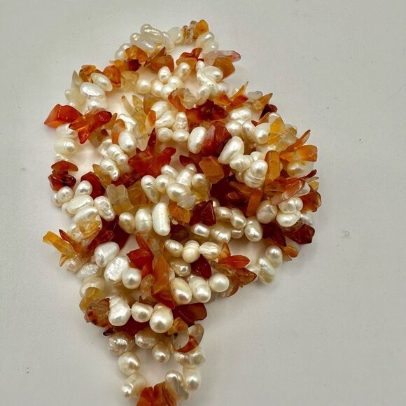 Carnelian and fresh water pearl long necklace - Picture 5 of 10